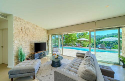 NEW Villa Pine Haven , Private Heated Pool Sleeps 8, Tranquil Retreat - Foto 26