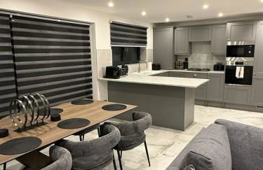 Large Luxury 5BDR Home 2 Bath and Free Parking - Foto 22