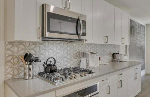 Luxury Home with 5 Bedrooms and Private Pool - Foto 23