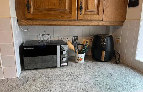 Three Bedroom Bungalow ideal for families or contractors Highbridge - Photo 10