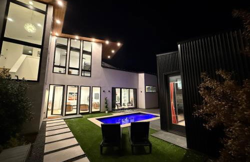 Architectural East Austin Home with Pool & Casita - Photo 31