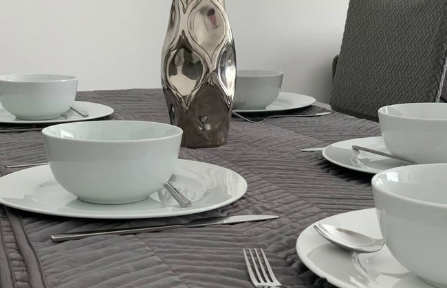 Large 5 Bed House / Wolverhampton + Parking - Foto 10