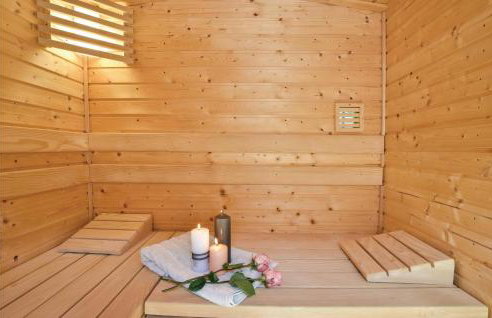 Cozy Home In Vojnic Sinjski With Sauna - Photo 6