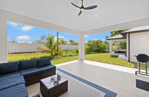 Colorful retreat near beach and pickleball courts - Foto 33