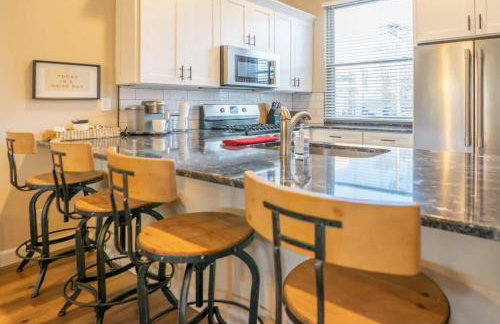 Cozy & Modern Soulard 4BR & Game Room ABODEbucks - Foto 7