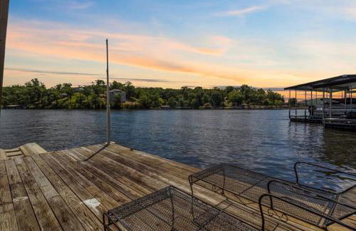 Pet Friendly A Frame w/ Private Dock & Great Lake Views - Foto 32