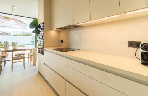 Sunny Villa by Platja Ardiaca - Photo 10