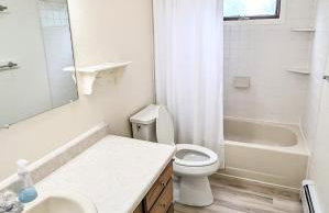 Spacious Downtown 2-bdrm Apartment - Photo 60