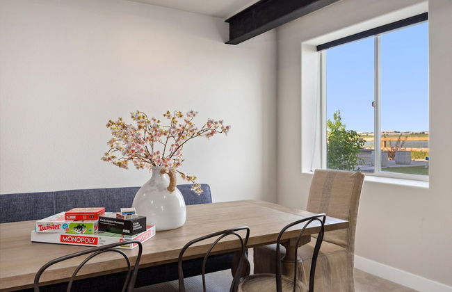 Upscale Waterfront Estate With Mountain Sunset Views - Foto 28