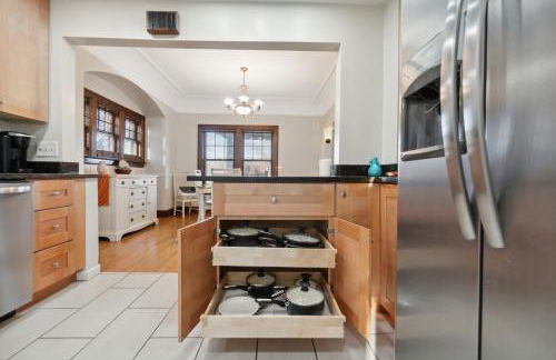 Exclusive Ottawa Hills Private Home, Garage, WD, Gourmet Equipped kitchen, Netflix - Foto 8