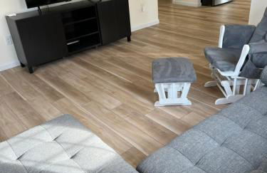 Modern Europe-Inspired Bungalow - Whole House with Workspace - Foto 15