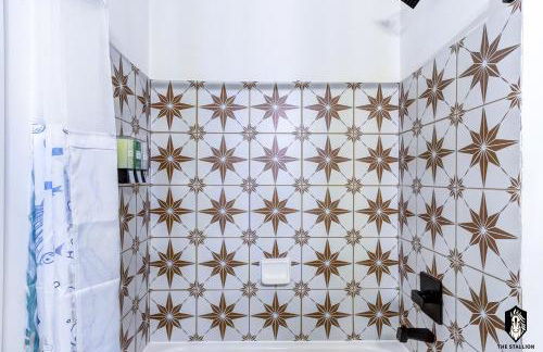 The Stallion #209 - Walk to Museums, Luxe Loft with free gated & covered parking - Foto 22