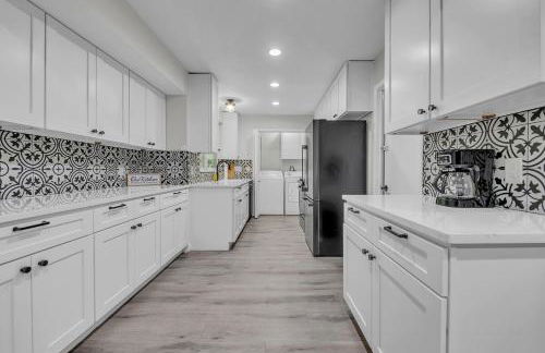 Cozy 5BR Home Sleeps 12 Near Downtown Austin and Tesla - Foto 21