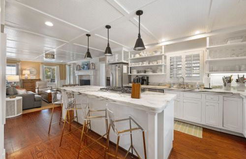 Relax and Enjoy the Spectacular Views in this Picturesque Home home - Foto 4