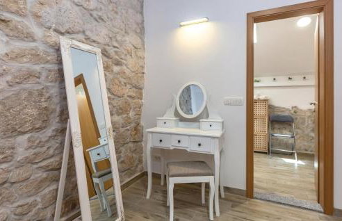 Awesome Home In Ploce With Jacuzzi - Foto 22