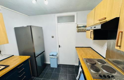 Luxury 2-Bed Apartment,Office with Built-In TV King Bed, Private Entrance and free Parking - Foto 3