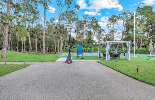 Lux Fam Private Resort Pool Spa, 2 Private Pickleball Courts, Basketball, Ping Pong Table, Mini Golf, Close To Beach & Dining Home Sleeps 8 - Photo 26