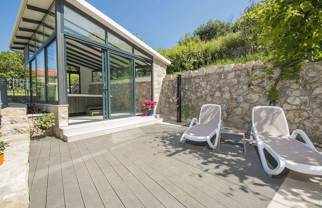 Stone House in Podgora With Sea Views - Photo 1