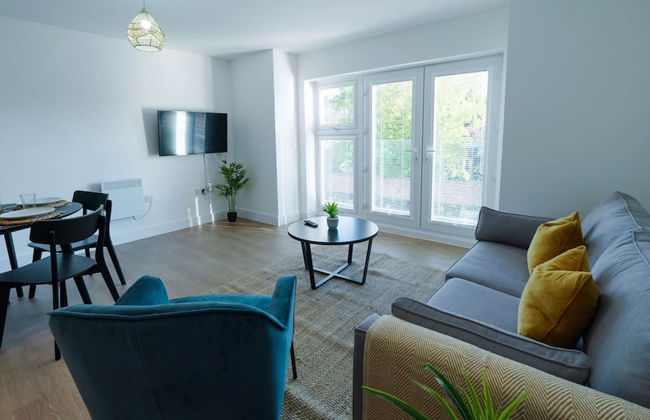 Luxury Manchester Apartment - Yellow - Photo 2