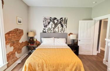 1920 Brick House-Hot Tub-Outdoor Brickoven Pizza-Pets-Breweries - Foto 46