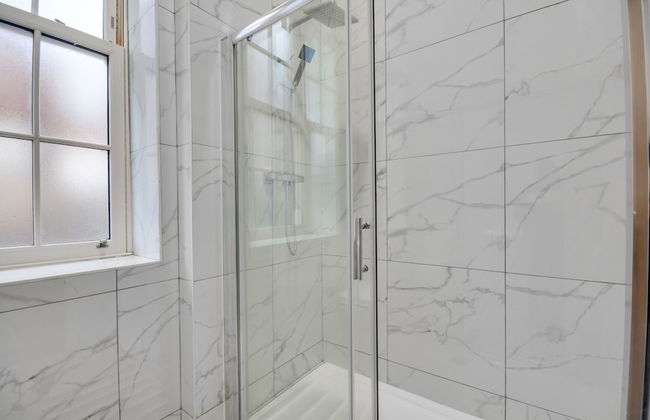 Lovely 1-bed Apartment in Wigan - Photo 9