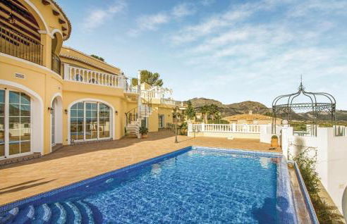 Three-Bedroom Apartment In Trullent - Photo 1