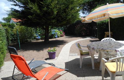 Pavillon avec piscine commune et jardin à 800m de la plage - FR-1-336-72 - Foto 1