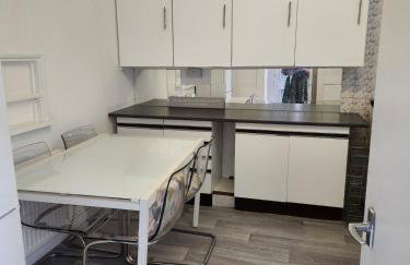 Beautiful two Bedroom house Entire house - Foto 6