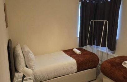 Cosy House- Sleeps 7 Centrally Located Free Parking, Fast WIFI Smart Tv with Sky and Netflix Business Travellers Relocators Leisure Welcome - Foto 22