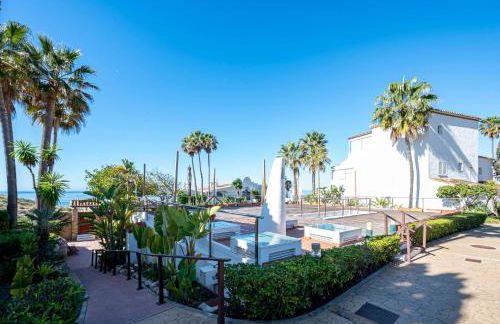 Bright Chalet with Swimming Pool and Close to Sea - Photo 53