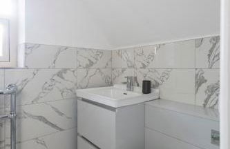 Stunning 5-bed Barn Conversion in Newark-on-Trent by Renzo, Beautiful Surroundings, Sleeps 10! - Foto 33