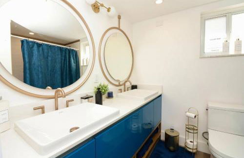 Luxury Oasis Getaway w/pool 15 mins from beach - Foto 35