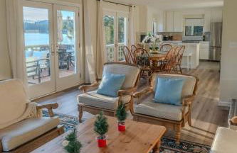 Lakefront Villa with 180 degree view private dock and boats - Foto 17