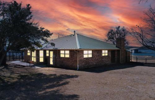 Family Lakefront Home with Large Porch - Foto 3