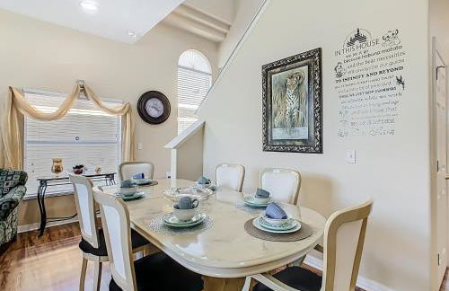 Spacious retreat w pool & game room - Foto 15