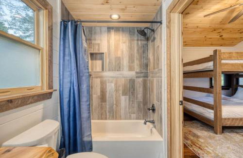 Pineview Escape - Hot Tub - Views - Arcades - Foto 46