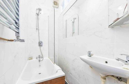 Relaxed Crouch Hill Getaway by MoreThanStays - Foto 7