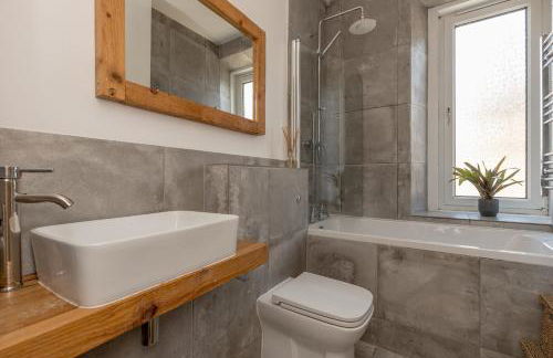 2BD Loft Style Apt - Edinburgh - Free Parking - Pass the Keys - Foto 31