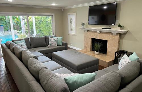 Highly Upgraded, 5 Bed, 4.5 ba, New Pool W/jacuzzi, 1/2 Mile Walk to Disney - Photo 12