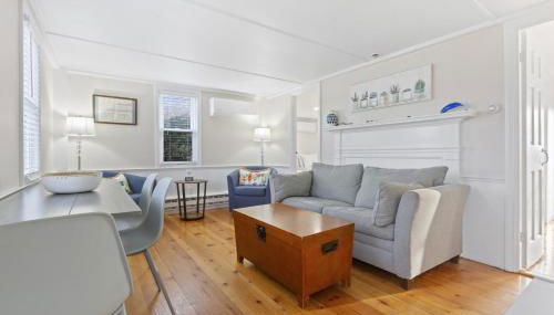 North Truro Beachfront Cottage with Cozy Backyard - Foto 3