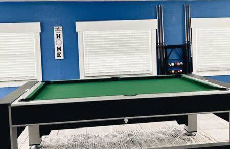 Blisscapade Pool Movie Theater Games Backyard - Foto 17