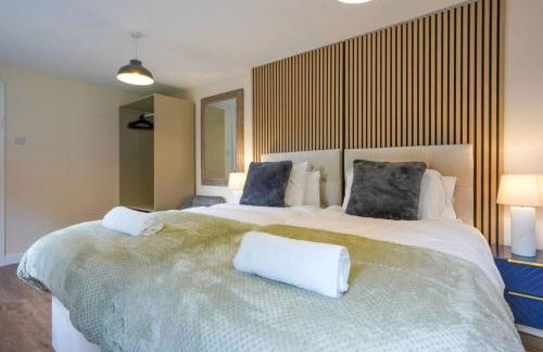 Orchard Bungalow - Sleeps 10 - Close to Town Centre - Free Parking, Pool Table, Fast Wi-Fi and Smart TV with Netflix by Yoko Property - Foto 14