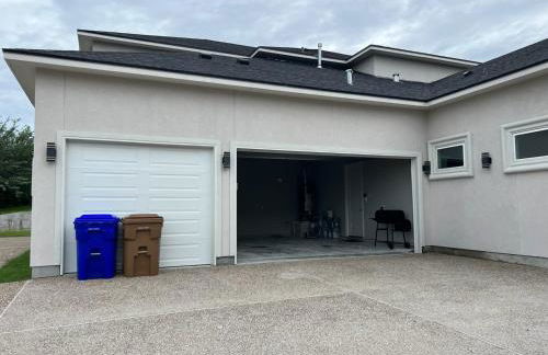 Newly Built Stylish Retreat with Designer Kitchen - Near Park & Beach - Foto 22