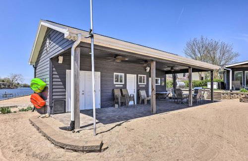 Lakefront Bellevue Home Private Beach and Fire Pit! - Foto 32