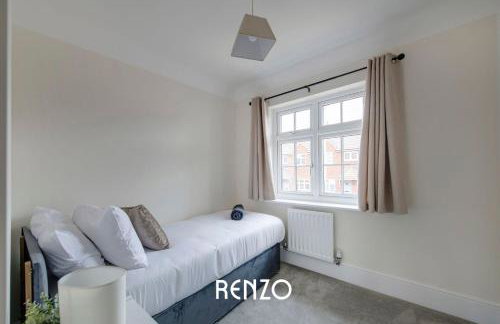 Spacious and Lovely 4-bed Home in Castle Donington by Renzo, Sleeps 6! - Photo 23