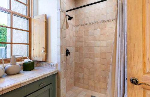 LUX - Historic Tennis Club Enclave - King Beds - Foto 56