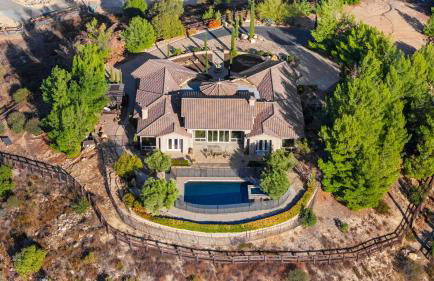 Hilltop Estate w/ Pool, Hot Tub, Fire Pit, Views Cleveland Vista by Avantstay - Foto 17