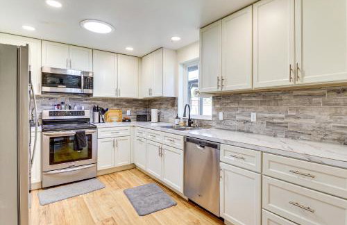 Water Views and Hot Tub Kims Kastle in Stanwood! - Foto 9