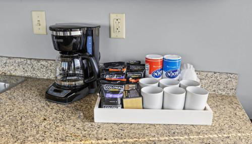 Sleek 2BR Downtown Retreat with Gym - Foto 5