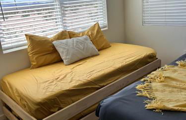 Serene Modern Home Backdoor with great WiFi, games, movies, patio seating and bbq Easy Access to North Joshua Tree National Park in 10 minutes - Foto 33